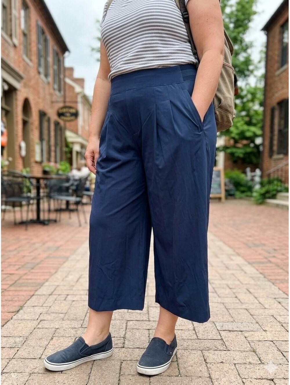 Athleta Brooklyn Wide Leg Crop Pants 18 Navy Pleated Flowy Culottes Travel
